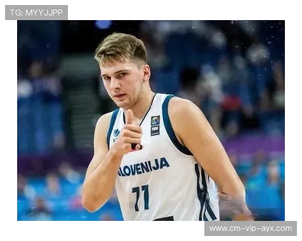 东契奇被包夹仍贡献高分,团队战术需优化接球点 东契奇被包夹仍贡献高分,团队战术需优化接球点